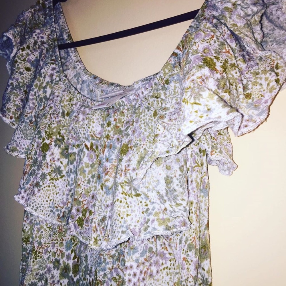 Floral Top - Picture 3 of 3
